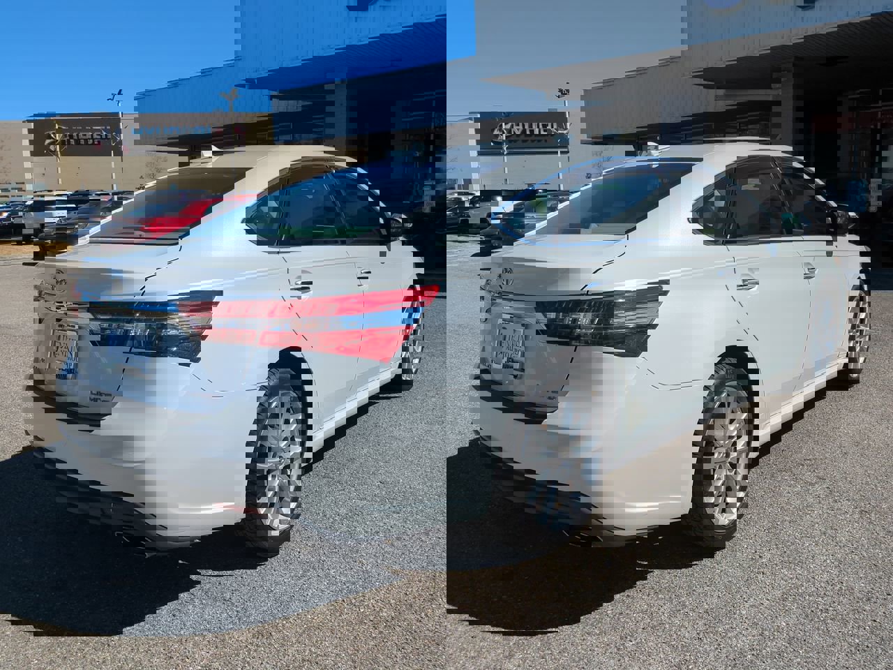 Used 2014 Toyota Avalon Limited image 4