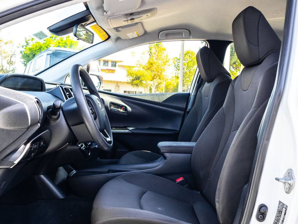Used 2019 Toyota Prius L Eco w/ Carpet Mat Package FWD image 13