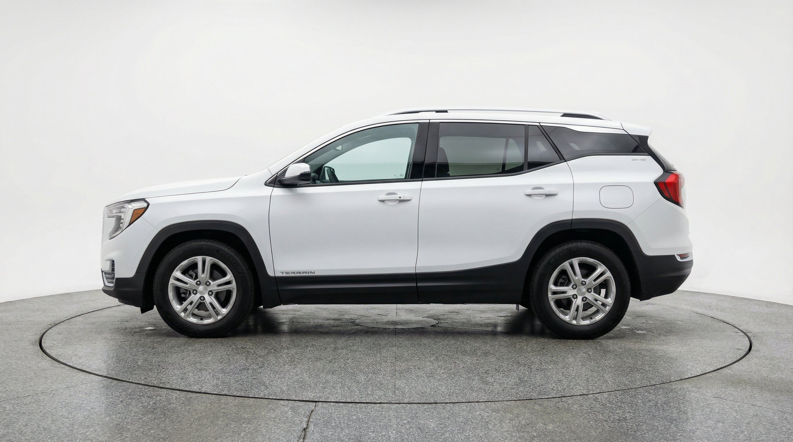 Used 2024 GMC Terrain SLE FWD image 5