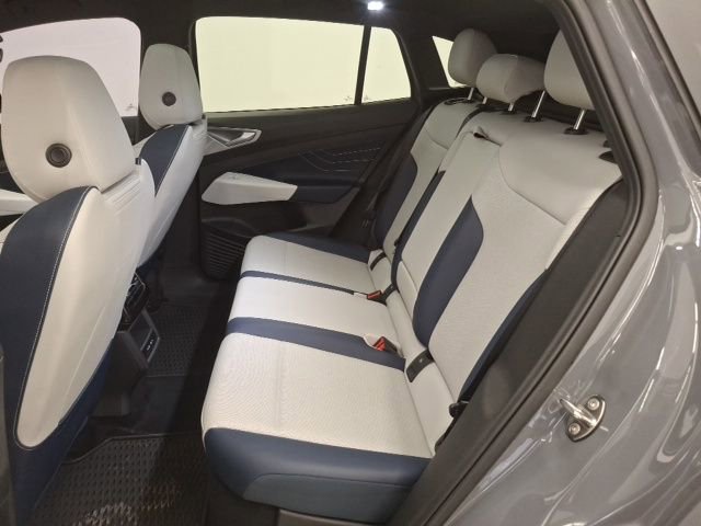 Used 2023 Volkswagen ID.4 Pro S Plus image 27
