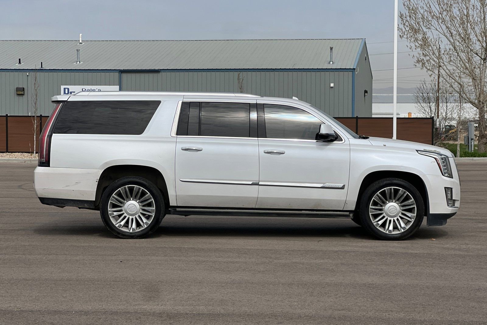 Used 2016 Cadillac Escalade ESV Platinum image 3