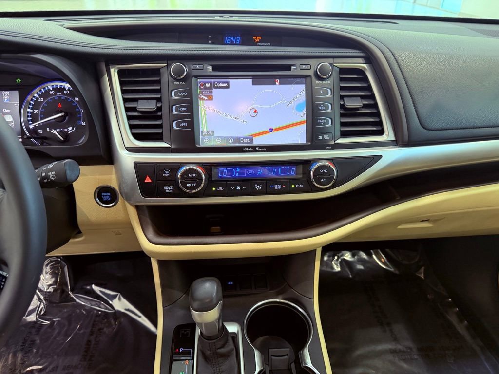 Used 2015 Toyota Highlander XLE FWD image 25