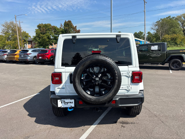 Used 2022 Jeep Wrangler Unlimited Sahara w/ Cold Weather Group AWD/4WD image 29