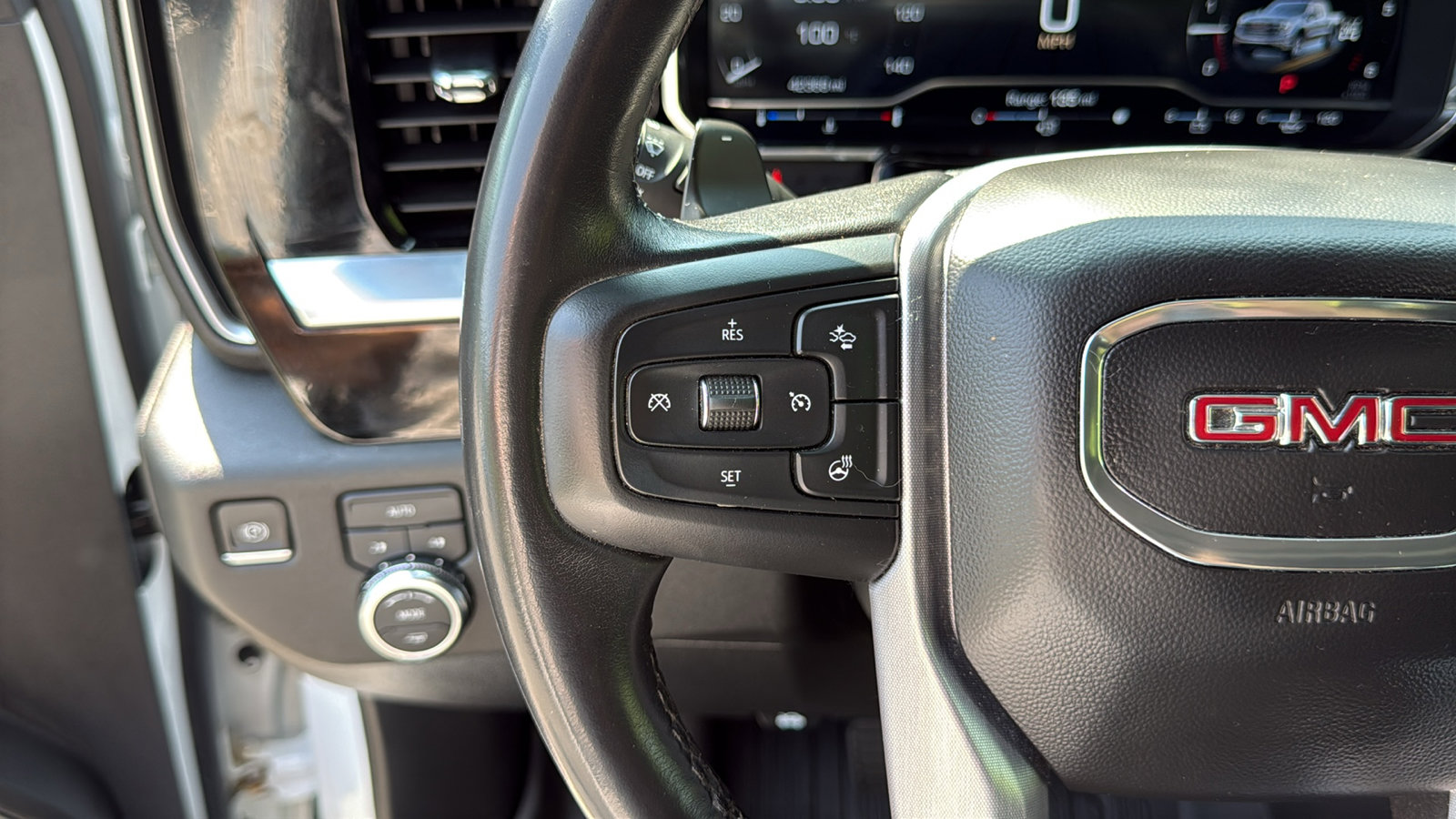 Used 2022 GMC Sierra 1500 Elevation w/ LPO, Elevation Black Package AWD/4WD image 16