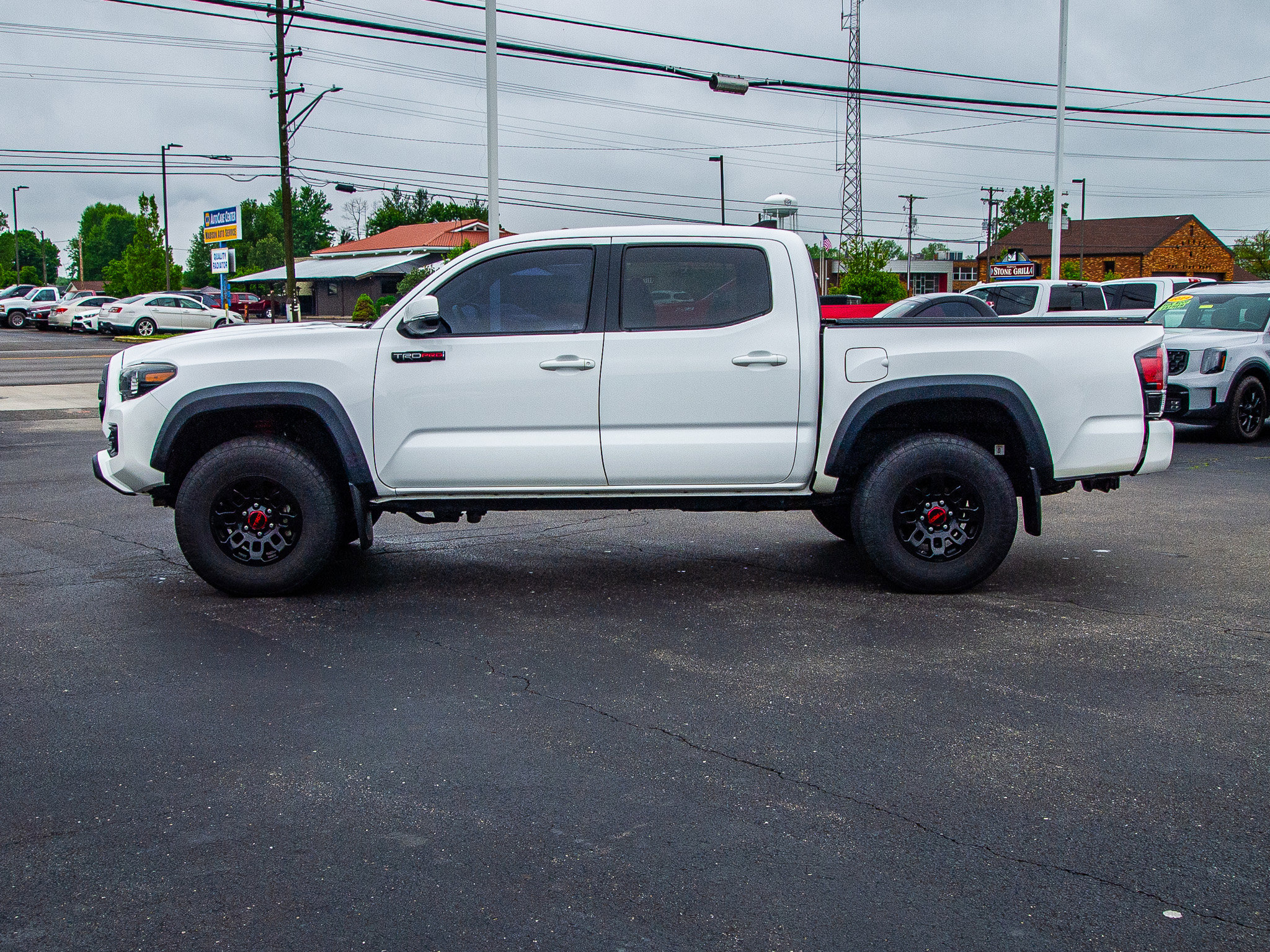 Used 2017 Toyota Tacoma TRD Pro AWD/4WD image 4