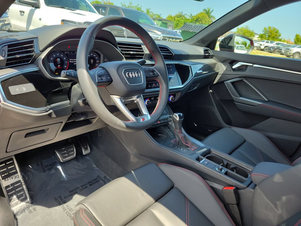 Used 2025 Audi Q3 2.0T Premium Plus w/ Premium Plus Package AWD/4WD image 11