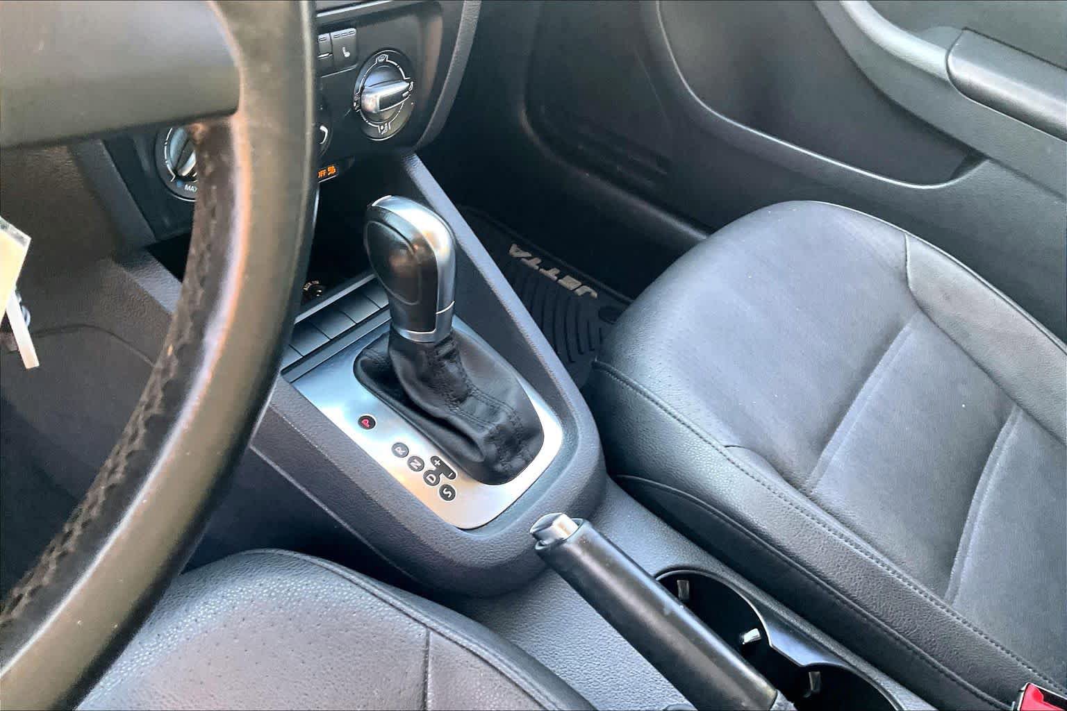 Used 2012 Volkswagen Jetta SE FWD image 12