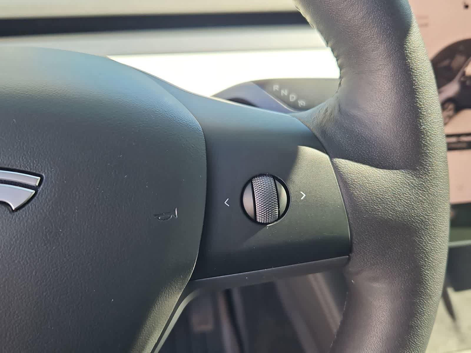 Used 2022 Tesla Model Y Long Range AWD/4WD image 25