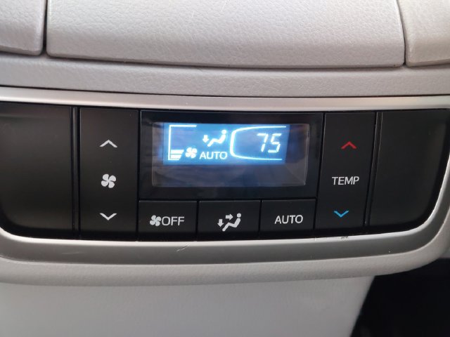 Used 2016 Toyota Highlander XLE AWD/4WD image 32