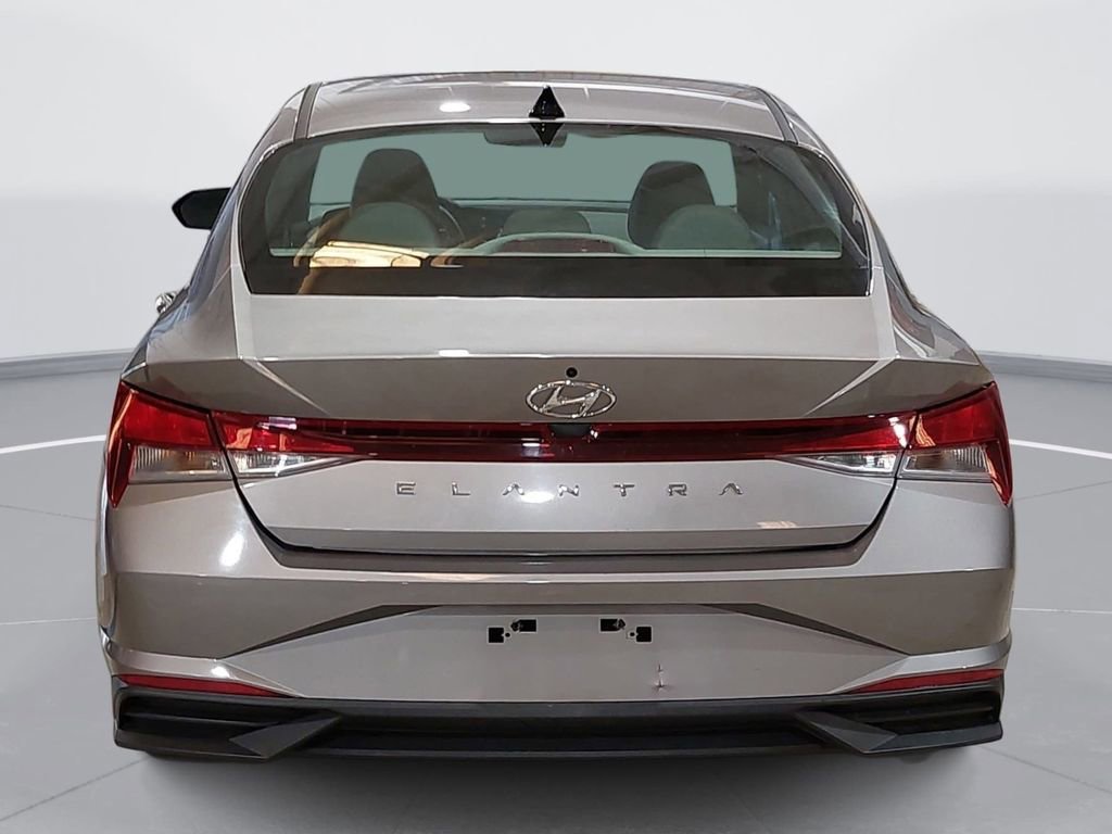 Used 2023 Hyundai Elantra SE FWD image 6