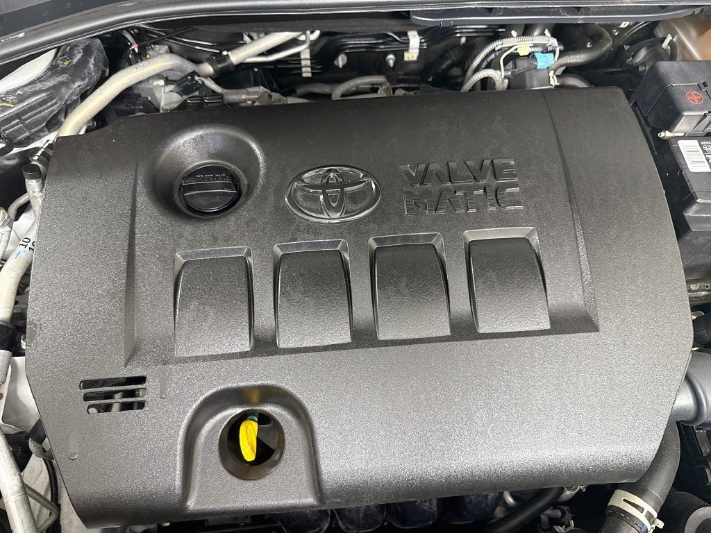 Used 2022 Toyota C-HR Limited FWD image 38