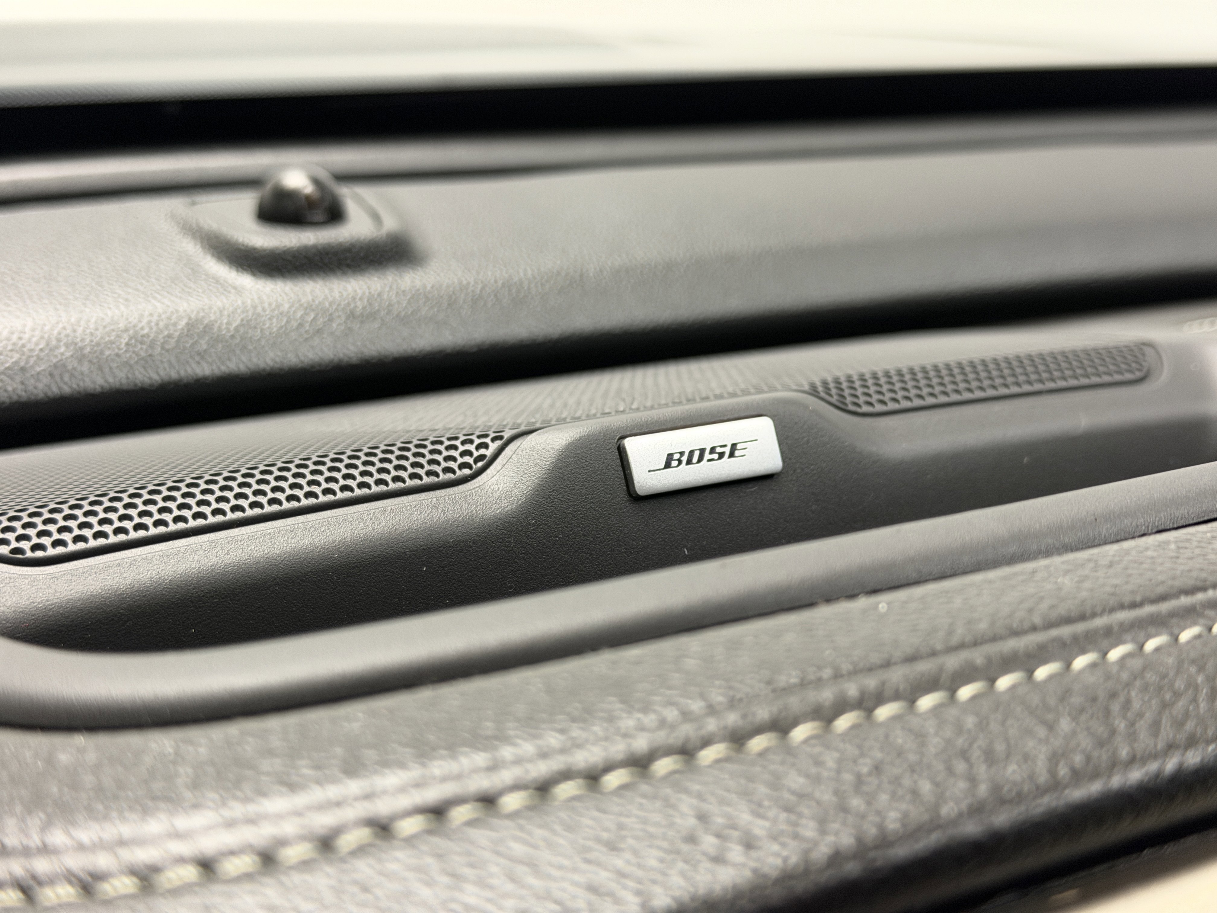 Used 2022 GMC Canyon Denali w/ Denali Black Edition Package image 6