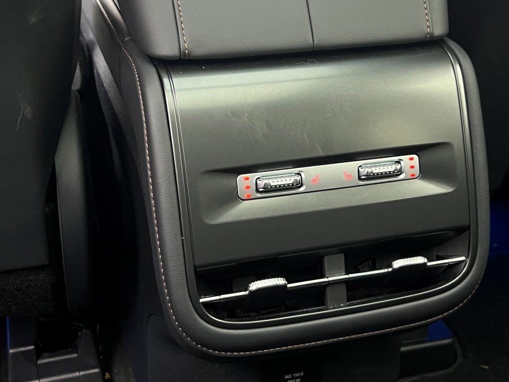 Used 2025 Lincoln Nautilus Premier w/ Equipment Group 102A image 19