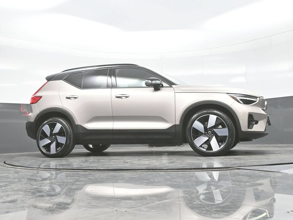 Used 2023 Volvo XC40 Recharge Plus AWD/4WD image 28
