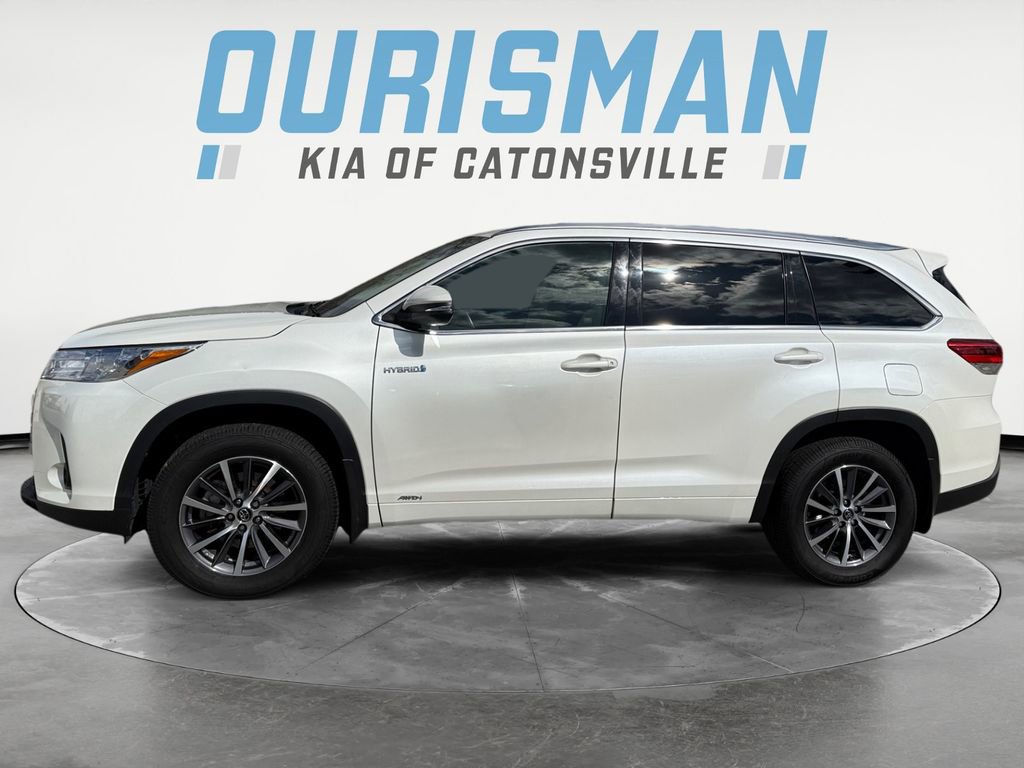 Used 2017 Toyota Highlander XLE image 3