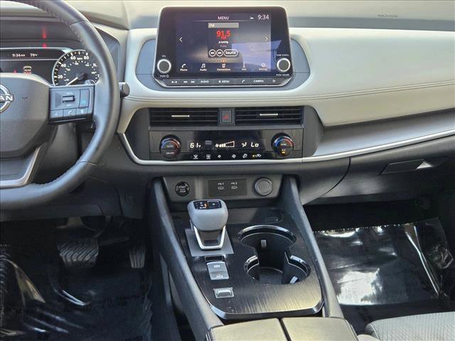 Used 2025 Nissan Rogue SV image 14