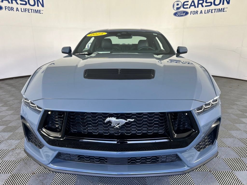 Used 2025 Ford Mustang GT Premium RWD image 4