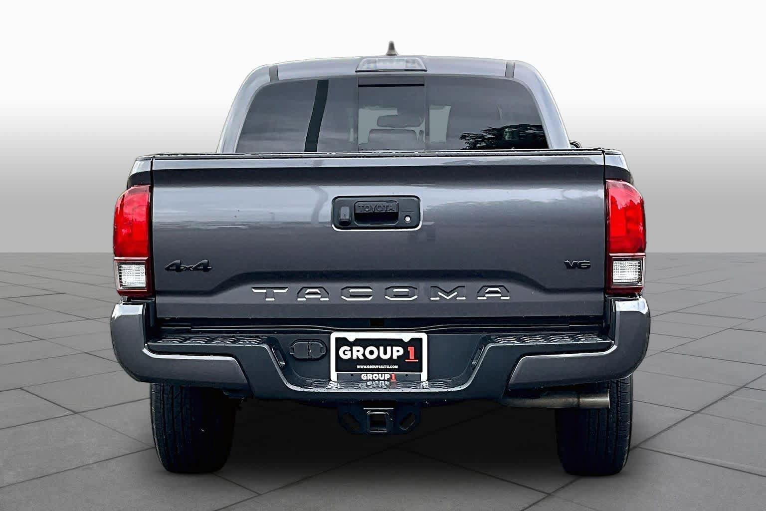 Used 2022 Toyota Tacoma SR5 w/ Technology Package AWD/4WD image 5