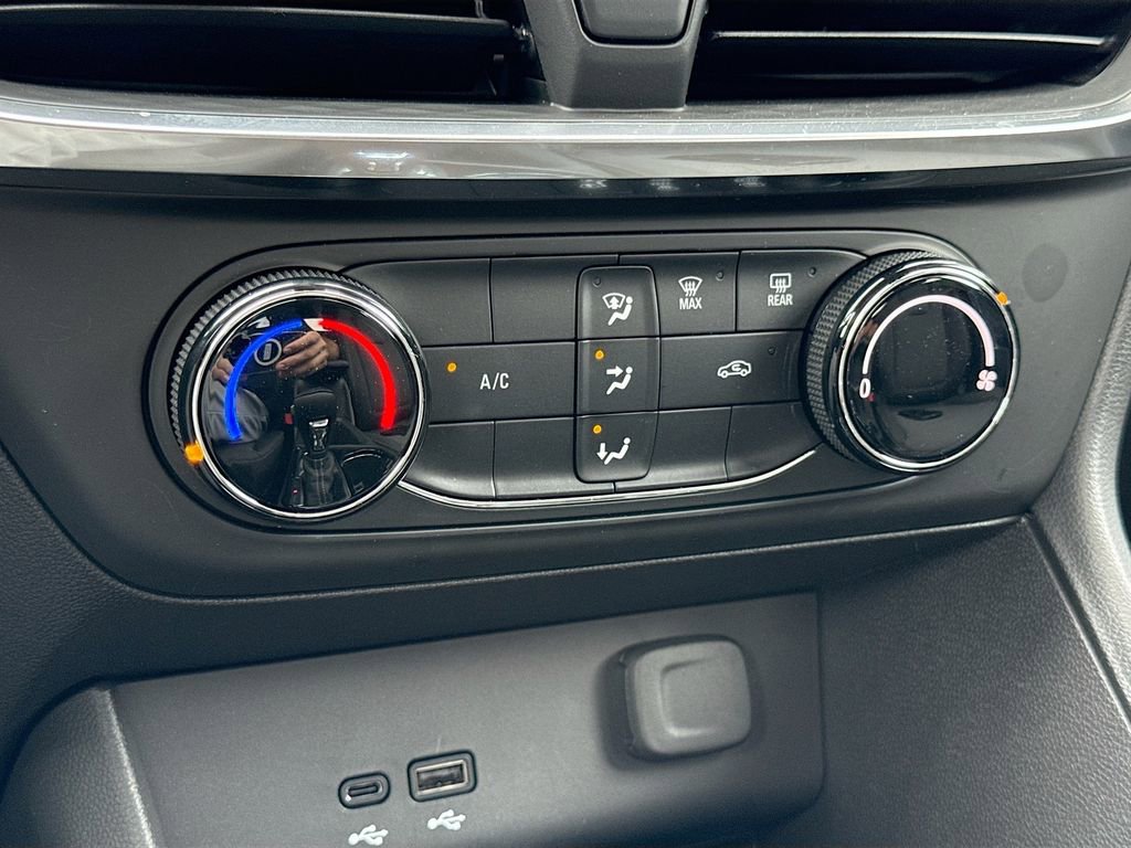 Used 2024 Buick Encore GX Preferred image 16