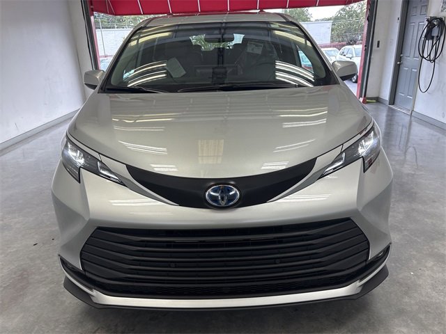 New 2025 Toyota Sienna XLE image 11