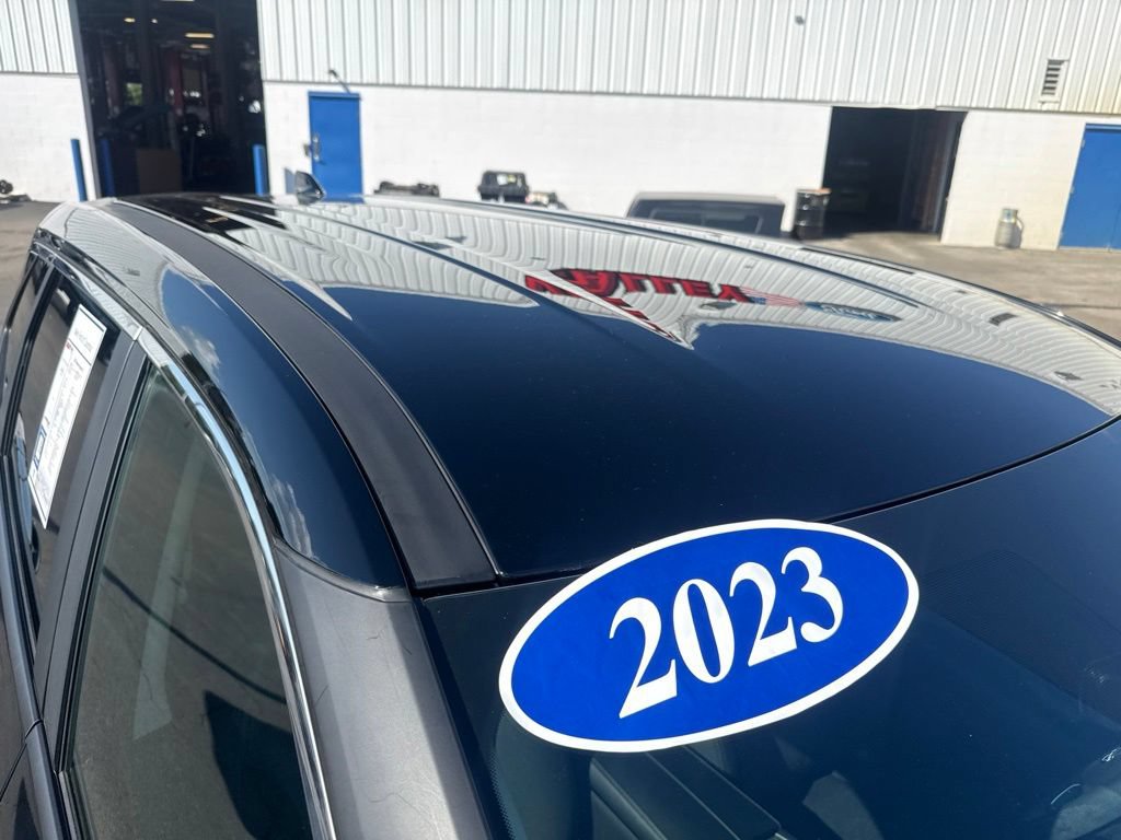 Used 2023 Nissan Rogue SV AWD/4WD image 2