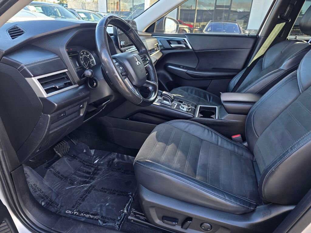 Used 2022 Mitsubishi Outlander SE image 25