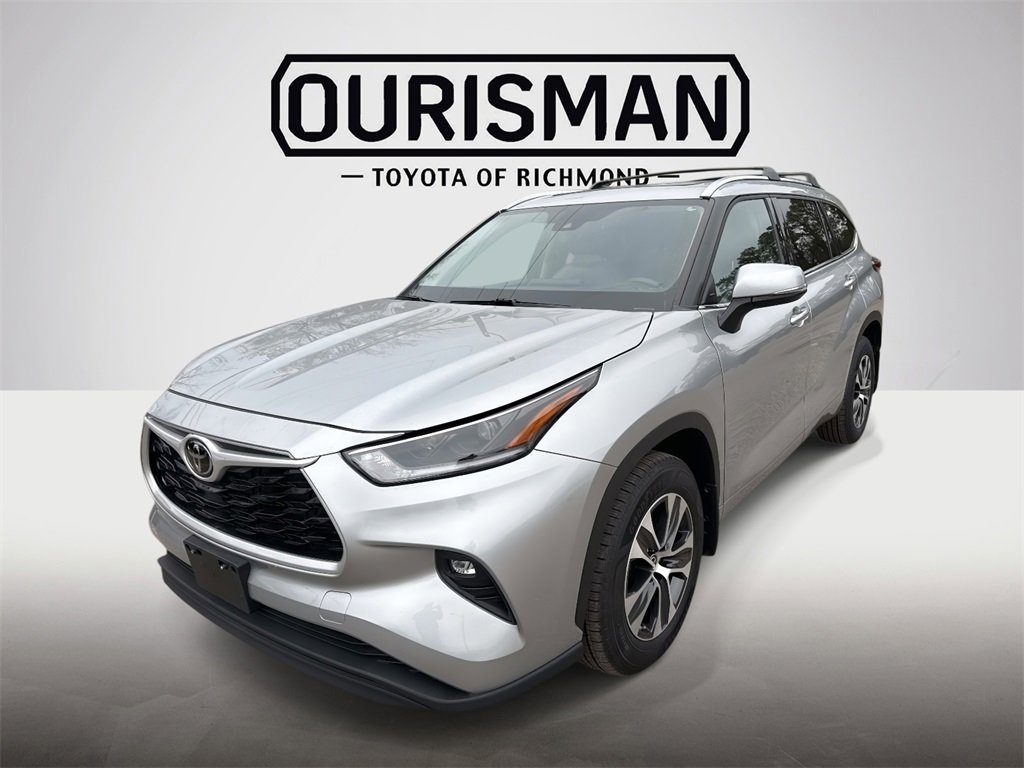 Used 2021 Toyota Highlander XLE image 3