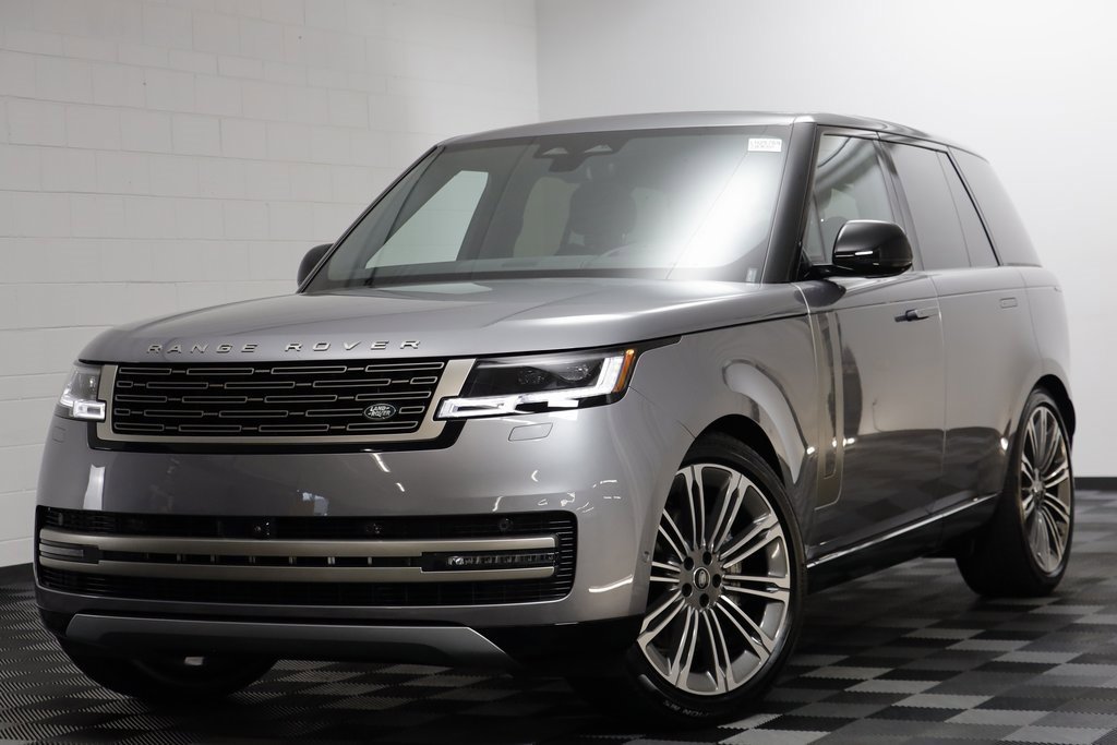 New 2025 Land Rover Range Rover SE