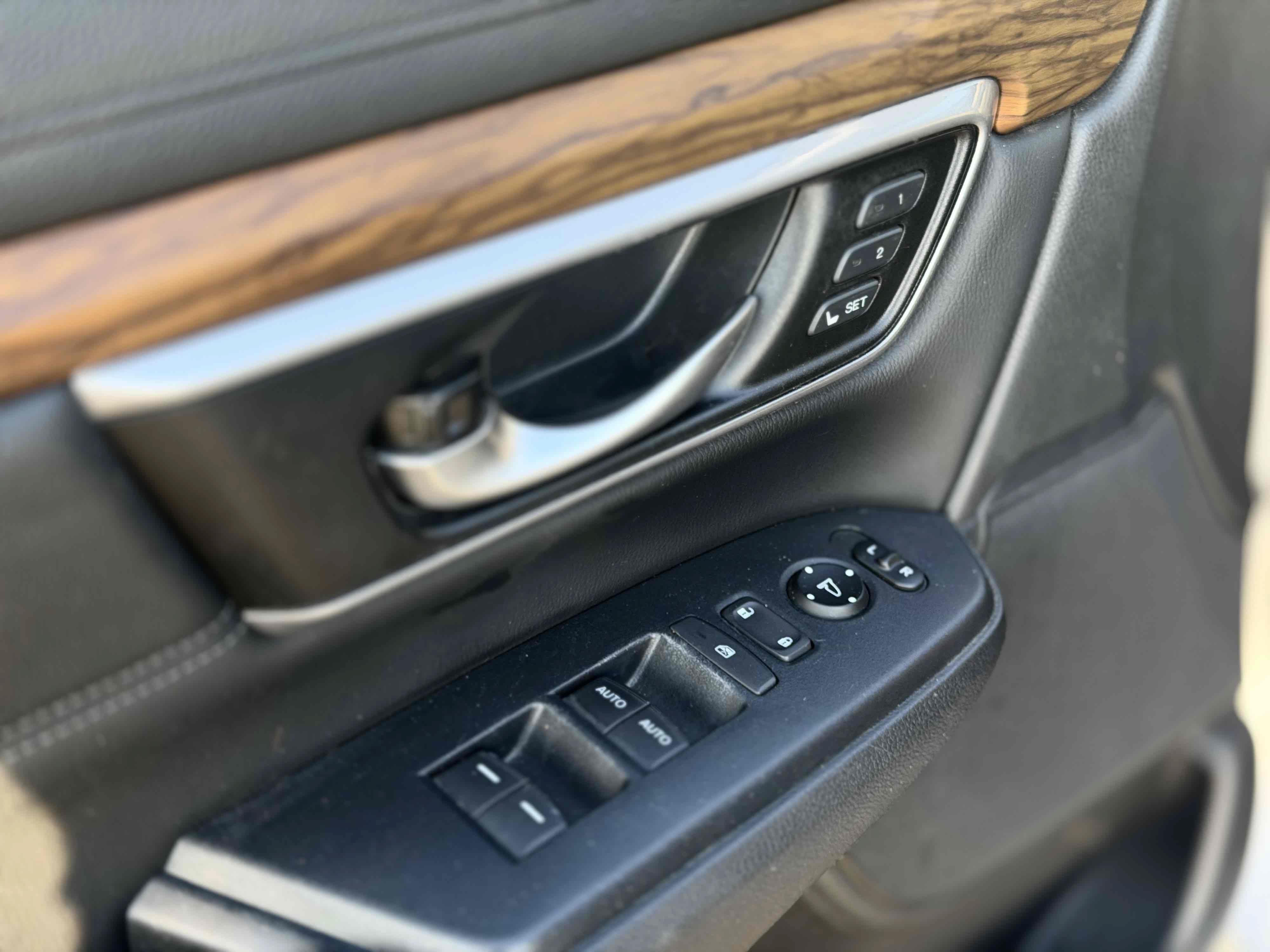 Used 2018 Honda CR-V EX-L image 17