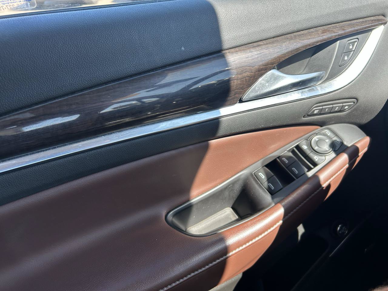 Used 2018 Buick Enclave Avenir w/ Avenir Technology Package AWD/4WD image 29