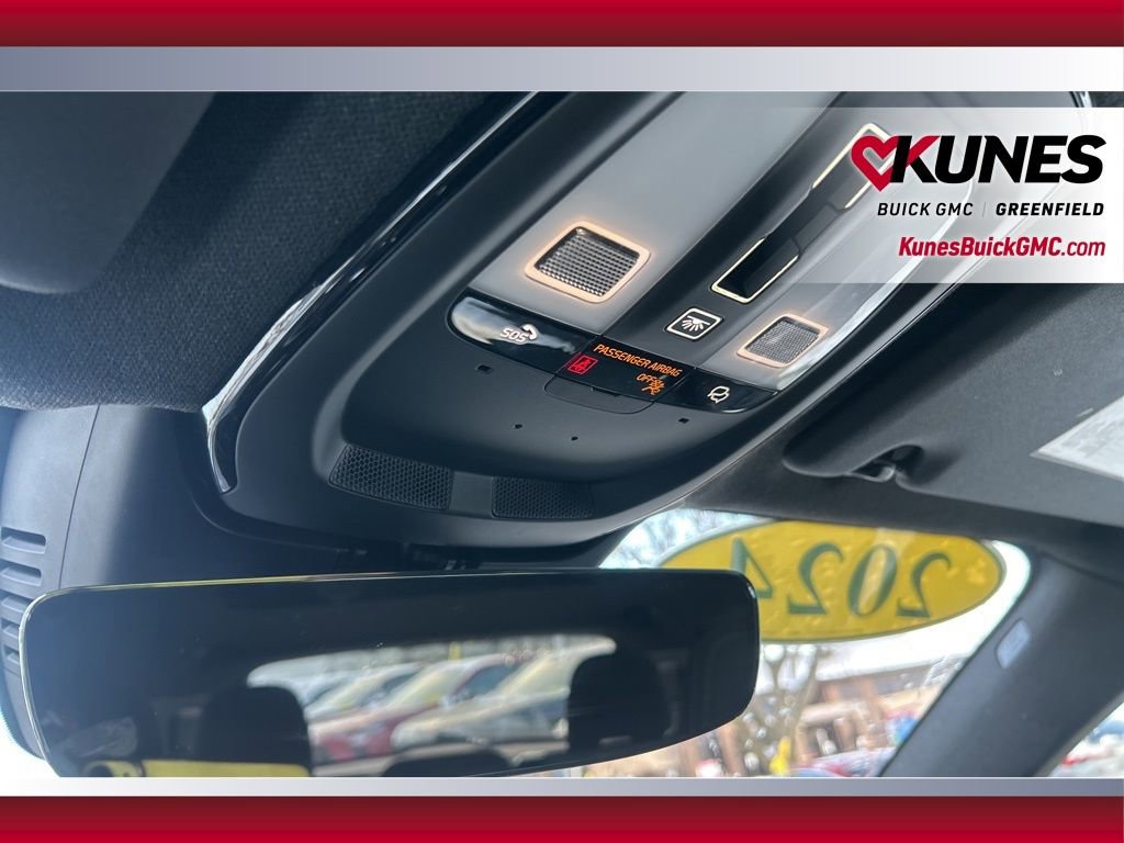 Used 2024 Volvo XC40 B5 Core image 32