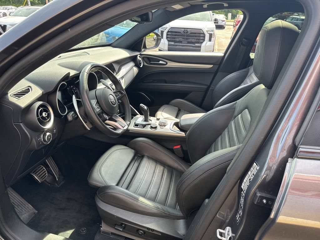 Used 2022 Alfa Romeo Stelvio Veloce AWD/4WD image 27