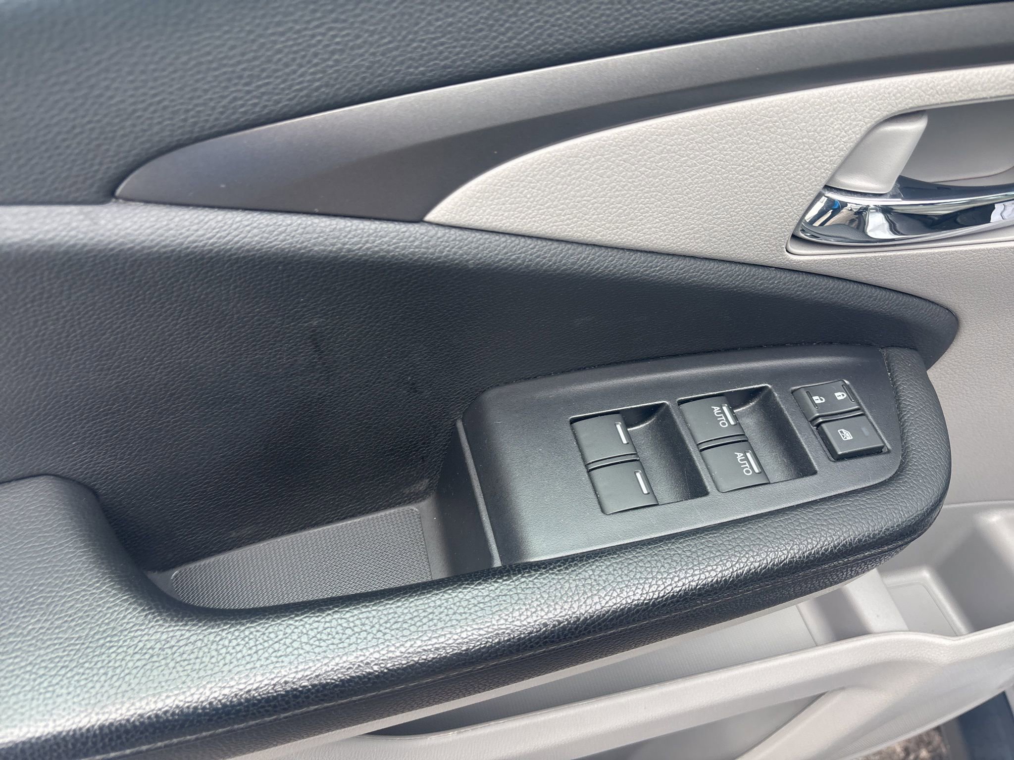 Used 2019 Honda Pilot LX image 24