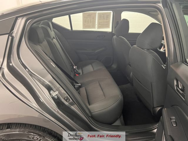 Used 2025 Nissan Altima 2.5 SV FWD image 37