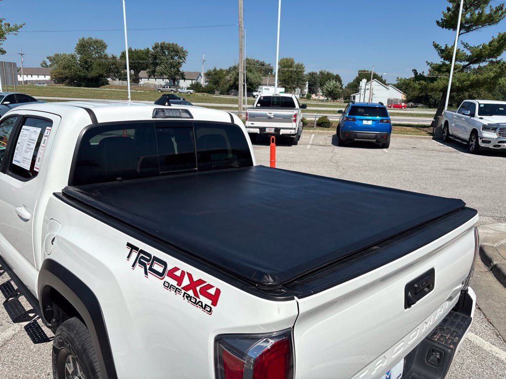 Used 2021 Toyota Tacoma TRD Off-Road w/ TRD Premium Off Road Package AWD/4WD image 16
