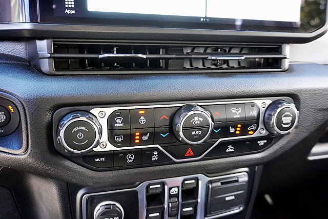 Used 2024 Jeep Wrangler Unlimited Sport AWD/4WD image 37