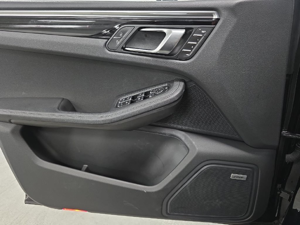 Certified 2024 Porsche Macan S AWD/4WD image 23