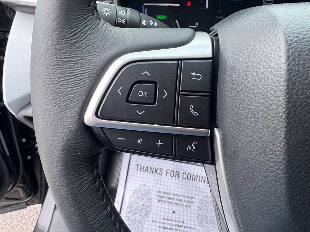 Used 2025 Toyota Sienna XLE FWD image 19