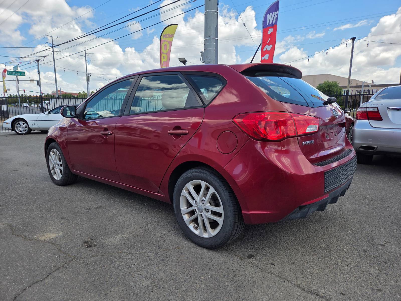 Used 2011 Kia Forte EX image 2