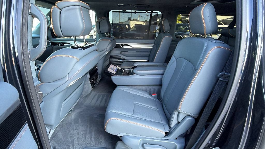 Used 2023 Jeep Grand Wagoneer L Series II w/ Premium Group II AWD/4WD image 27