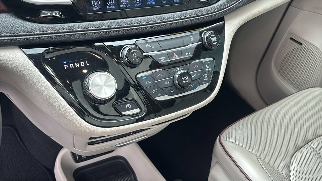 Used 2017 Chrysler Pacifica Limited FWD image 20