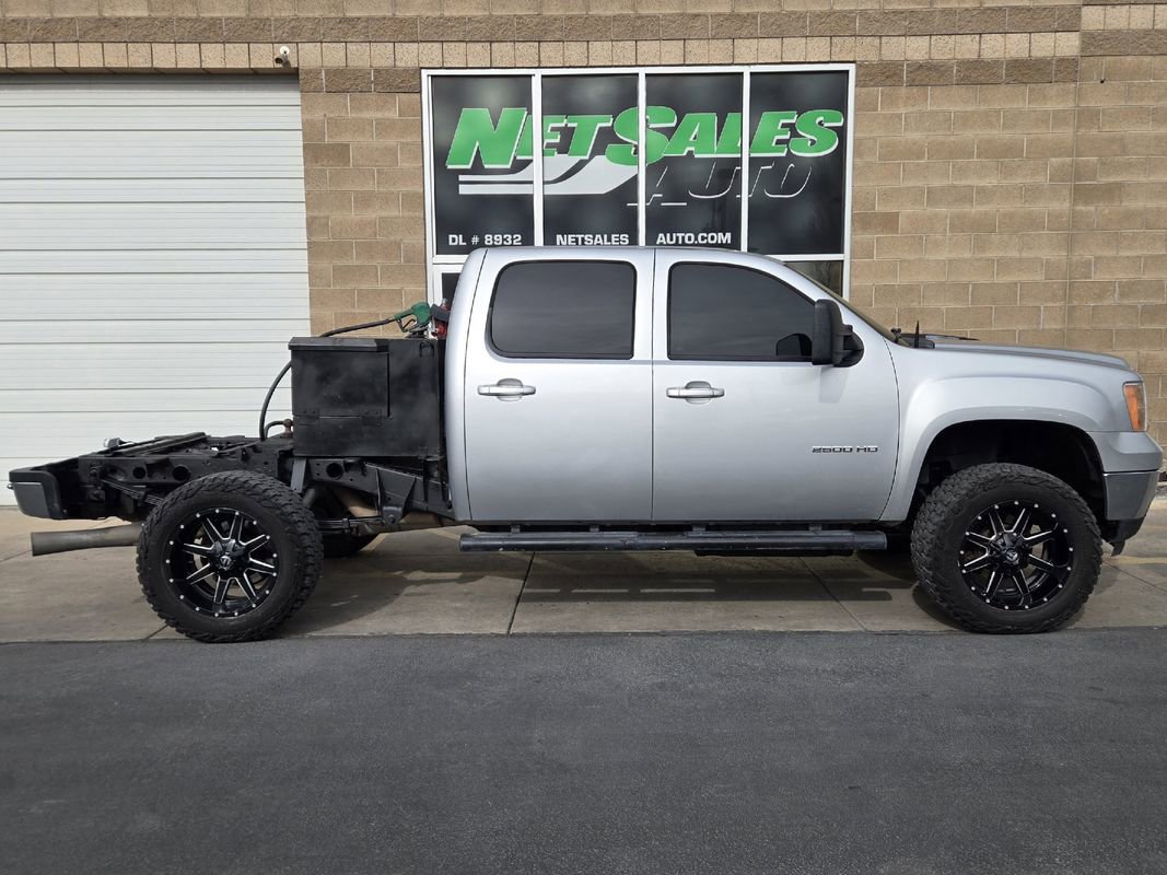 Used 2014 GMC Sierra 2500 SLT w/ Suspension Package, Off-Road image 6
