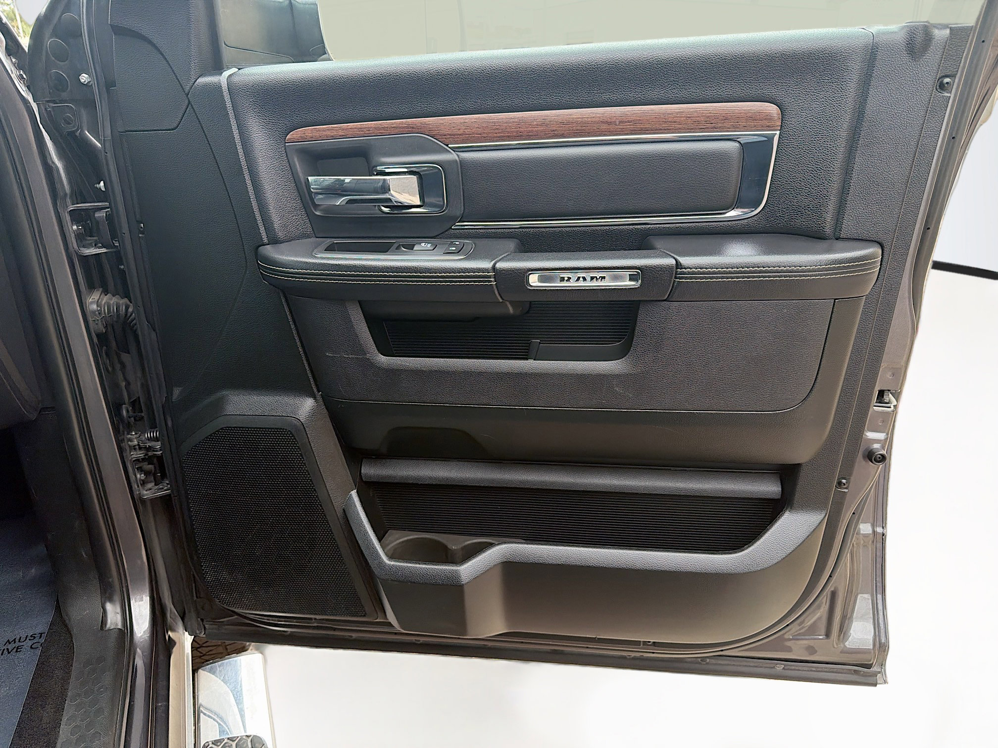 Used 2018 RAM 1500 Laramie w/ Convenience Group AWD/4WD image 32