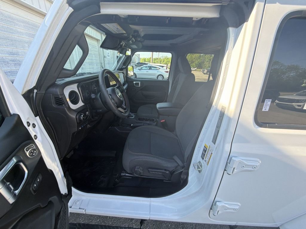 Used 2024 Jeep Wrangler Unlimited w/ Convenience Group AWD/4WD image 11