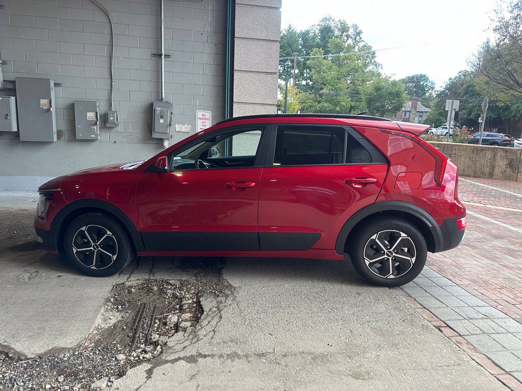 Certified 2024 Kia Niro EX w/ EX Cold Weather Package FWD image 6