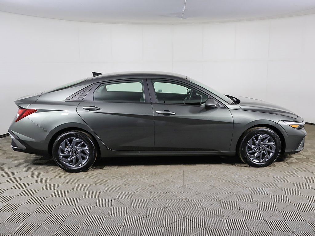 Used 2024 Hyundai Elantra SEL image 13