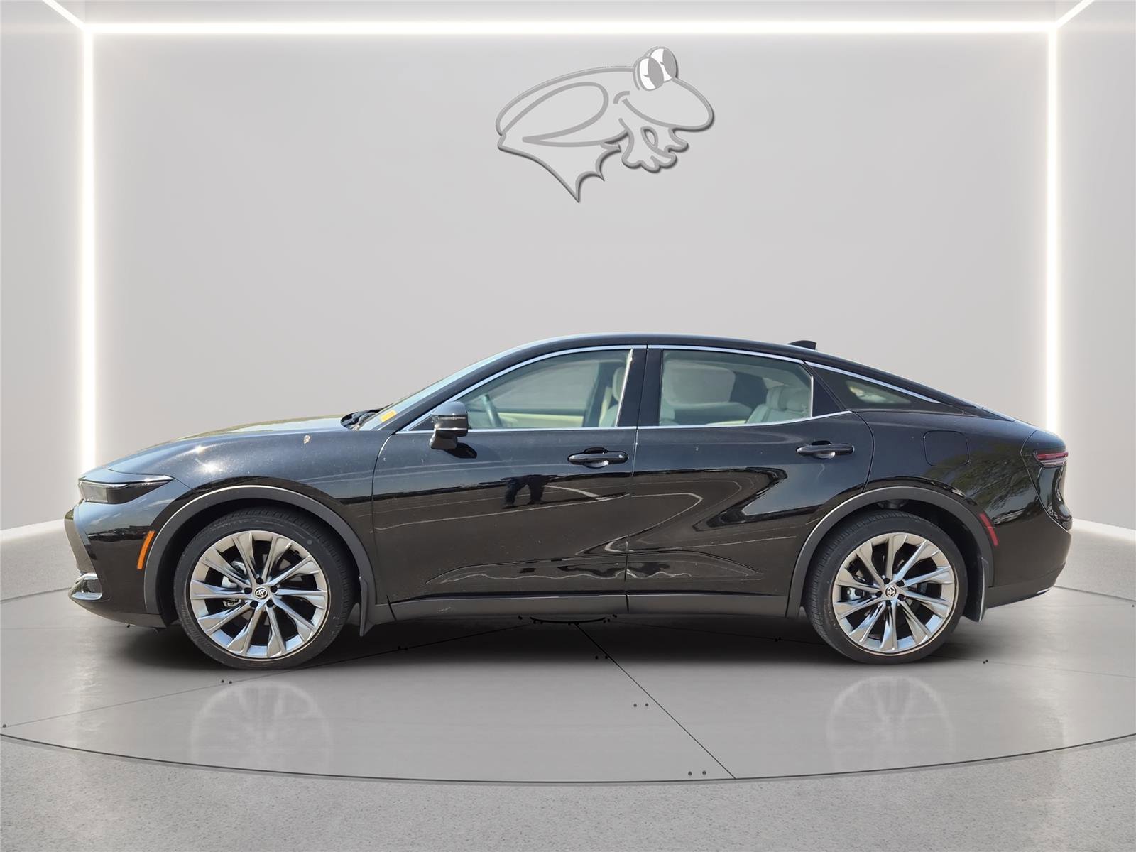 Used 2024 Toyota Crown Limited w/ Advanced Technology Package AWD/4WD image 2