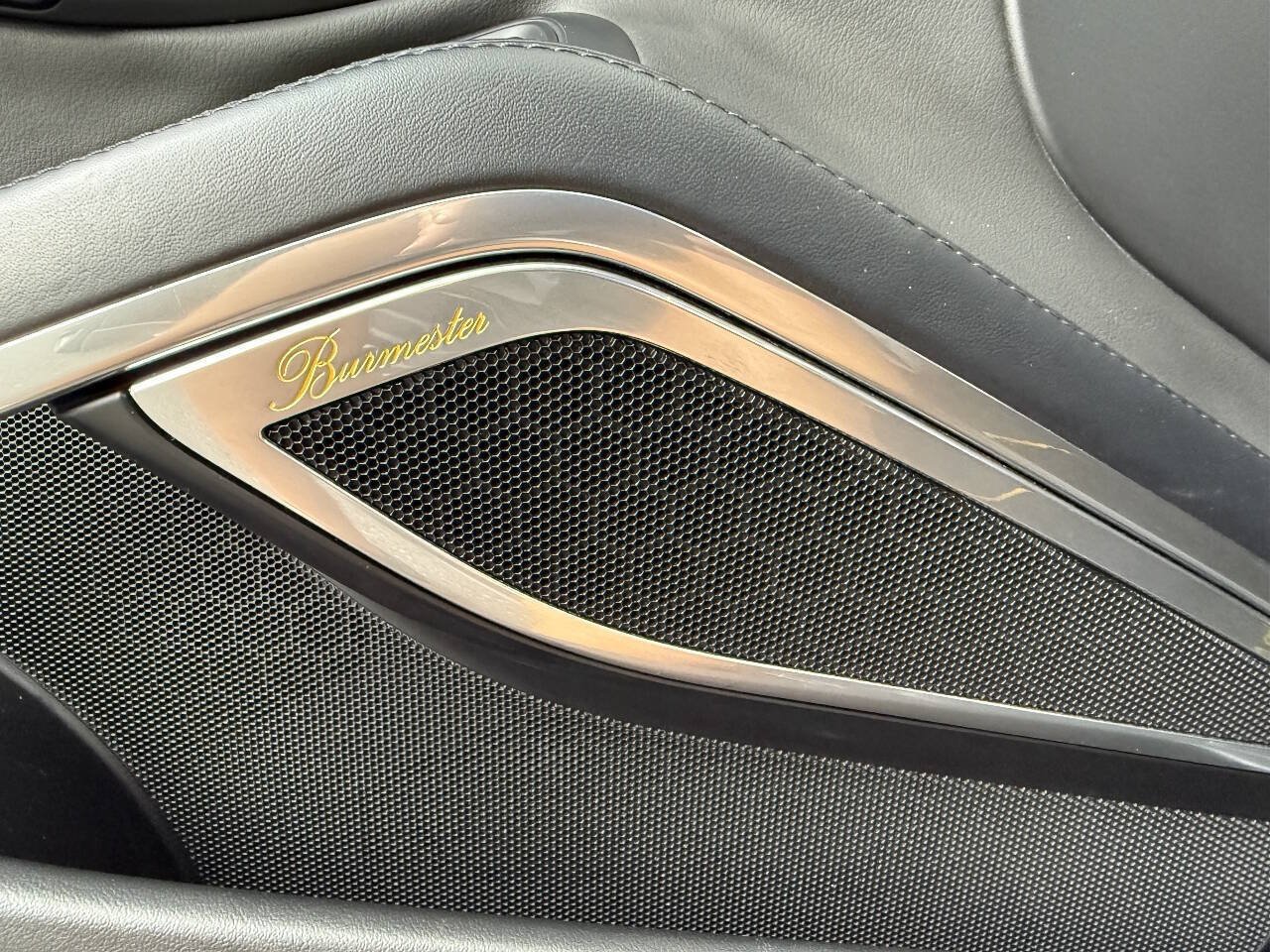 Used 2015 Porsche 911 Turbo S w/ High-end Infotainment Package AWD/4WD image 39