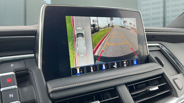 Used 2023 GMC Yukon XL SLT w/ SLT Luxury Package image 16