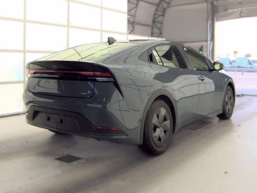 Used 2025 Toyota Prius LE FWD image 4